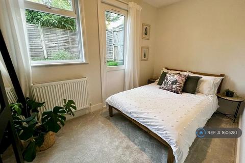 2 bedroom flat to rent, Gleneagle Road, London, SW16