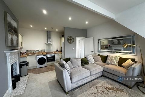 2 bedroom flat to rent, Approach Road, Poole, BH14