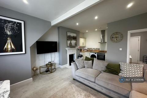 2 bedroom flat to rent, Approach Road, Poole, BH14