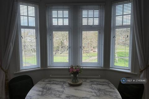 2 bedroom flat to rent, Approach Road, Poole, BH14