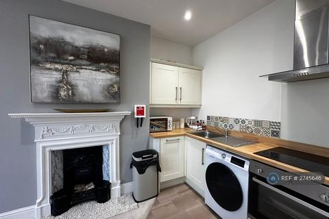 2 bedroom flat to rent, Approach Road, Poole, BH14