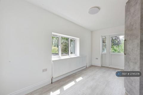 4 bedroom detached house to rent, Northumberland Road, Harrow, HA2