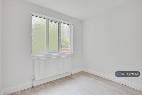 4 bedroom detached house to rent, Northumberland Road, Harrow, HA2