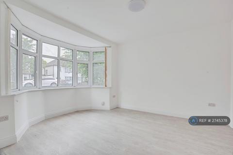 4 bedroom detached house to rent, Northumberland Road, Harrow, HA2