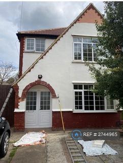 4 bedroom semi-detached house to rent, The Close, Isleworth, TW7