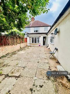 4 bedroom semi-detached house to rent, The Close, Isleworth, TW7