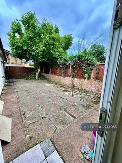 4 bedroom semi-detached house to rent, The Close, Isleworth, TW7