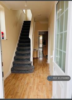 4 bedroom semi-detached house to rent, The Close, Isleworth, TW7