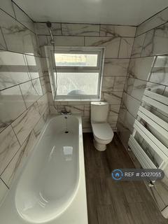 2 bedroom terraced house to rent, London Road, Grays, RM20