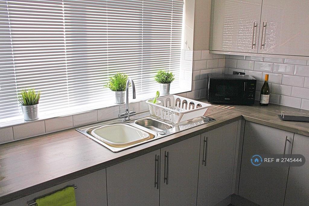 A New Clean And Tidy Kitchen