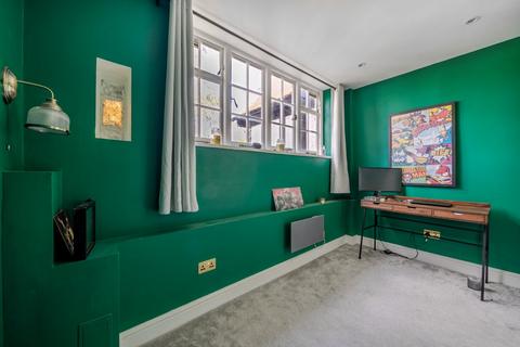 2 bedroom flat for sale, Oakeshott Avenue, London, N6