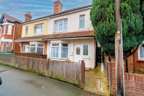 3 bedroom semi-detached house to rent, Richville Road, Southampton