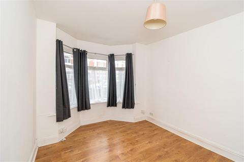 3 bedroom semi-detached house to rent, Richville Road, Southampton