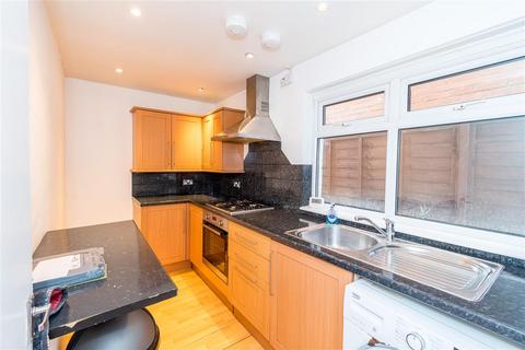 3 bedroom semi-detached house to rent, Richville Road, Southampton