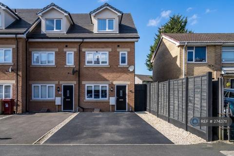 4 bedroom end of terrace house to rent, Moorcroft Gardens, Bolton, BL2