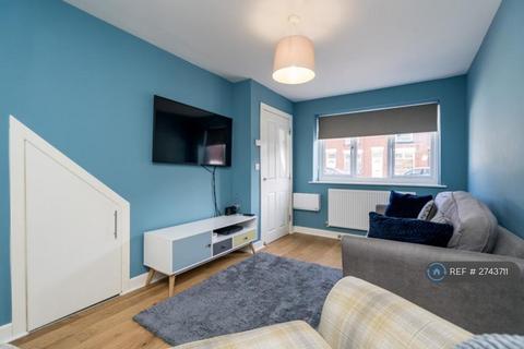 4 bedroom end of terrace house to rent, Moorcroft Gardens, Bolton, BL2