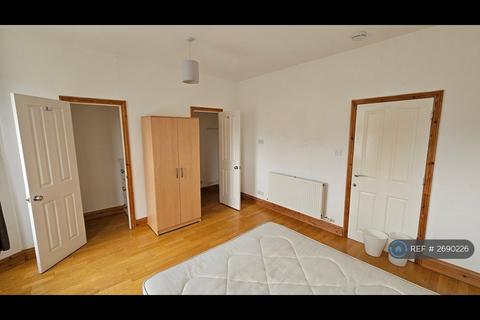 1 bedroom in a house share to rent, London, London, N22