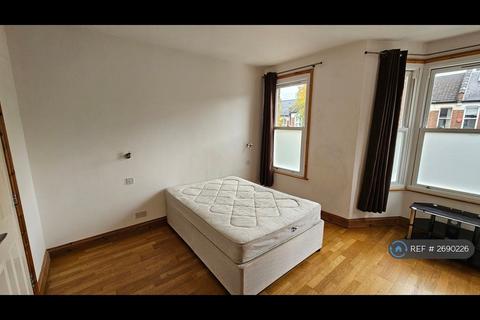 1 bedroom in a house share to rent, London, London, N22