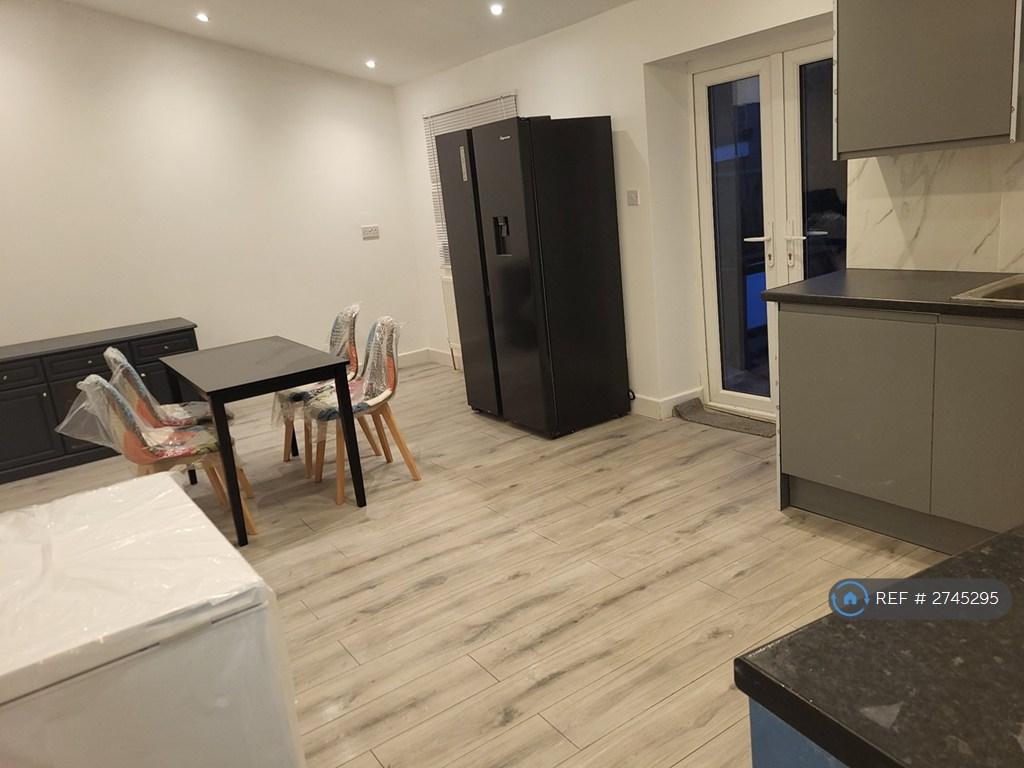 Kitchen /Dinning