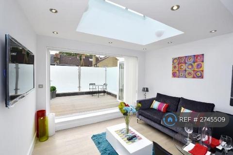2 bedroom flat to rent, Smith Street, Watford, WD18