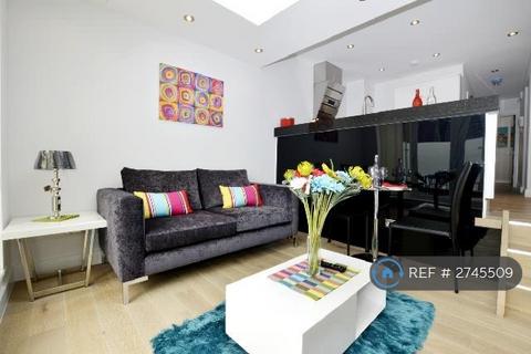 2 bedroom flat to rent, Smith Street, Watford, WD18