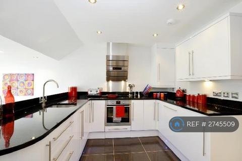 2 bedroom flat to rent, Smith Street, Watford, WD18