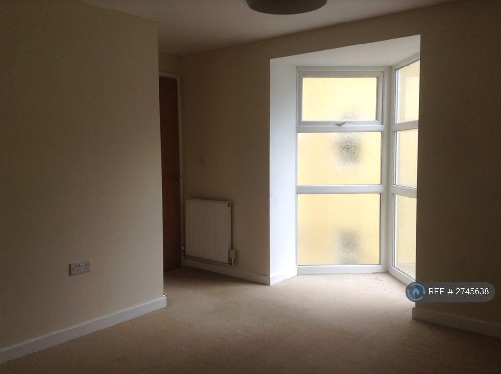 Living Room Towards Doorway