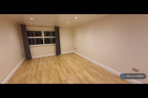 2 bedroom flat to rent, Saville Place, Englefield Green, Egham, TW20
