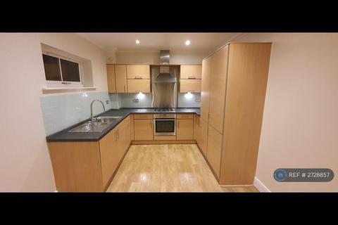2 bedroom flat to rent, Saville Place, Englefield Green, Egham, TW20