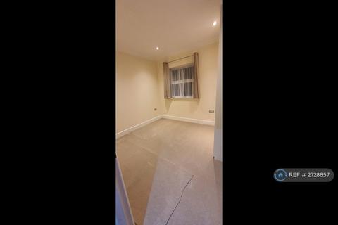 2 bedroom flat to rent, Saville Place, Englefield Green, Egham, TW20