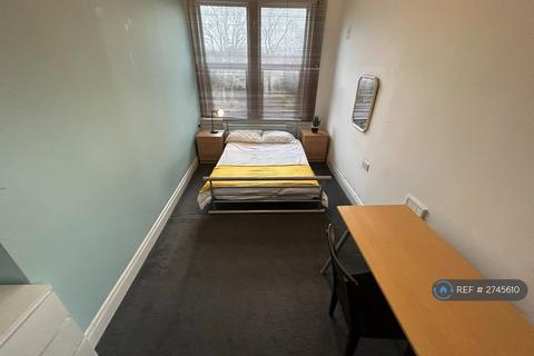 3 bedroom flat to rent, Otley Road, Leeds, LS16