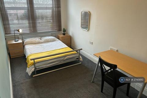 3 bedroom flat to rent, Otley Road, Leeds, LS16