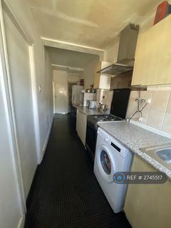 4 bedroom terraced house to rent, Balfour Road, Southall, UB2