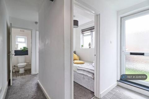 undefined, High Street, Hornchurch, RM12