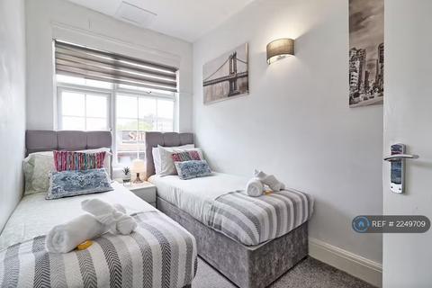 undefined, High Street, Hornchurch, RM12