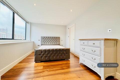 2 bedroom flat to rent, Arthur Road, London, SW19