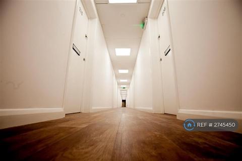 undefined, Madison Heights, Hounslow, TW3