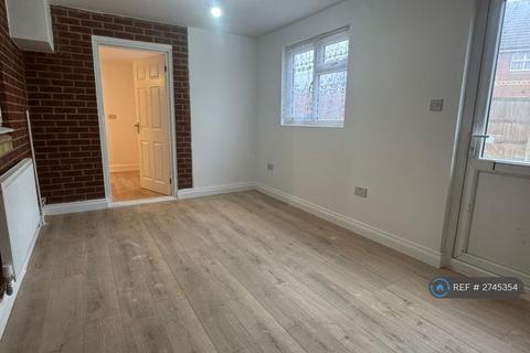 4 bedroom semi-detached house to rent, Merbury Road, London, SE28