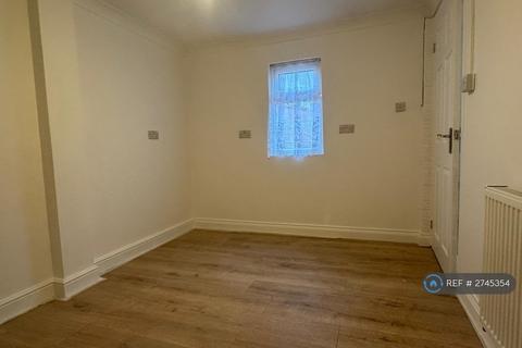 4 bedroom semi-detached house to rent, Merbury Road, London, SE28