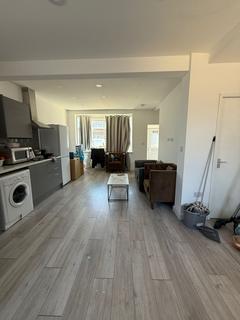 1 bedroom in a house share to rent, Roseway