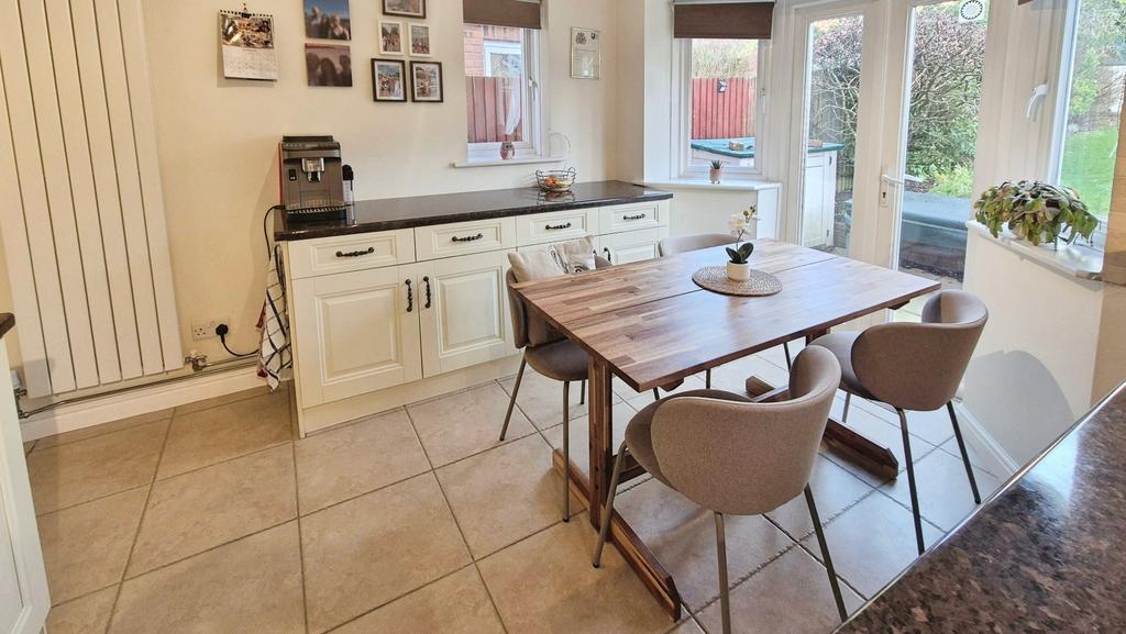 Breakfast/kitchen