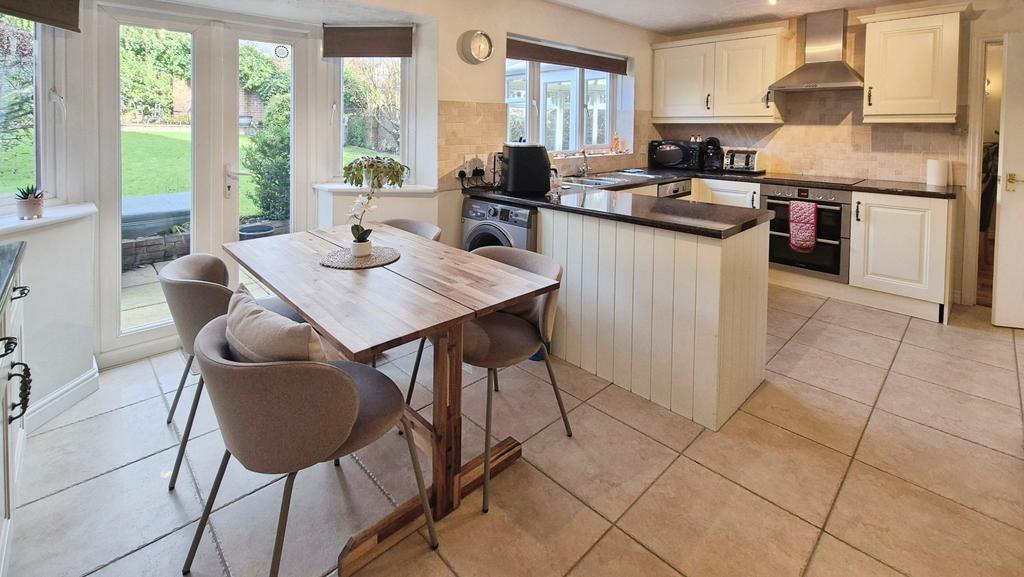 Breakfast/kitchen