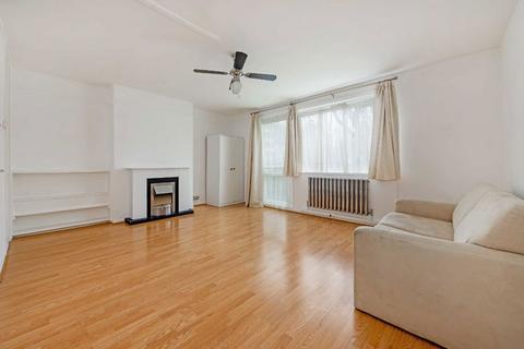 Studio to rent, Highbury Quadrant, London N5