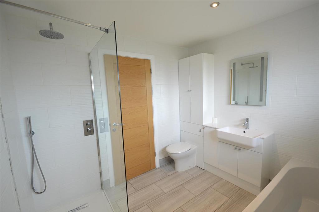 Family bathroom .JPG