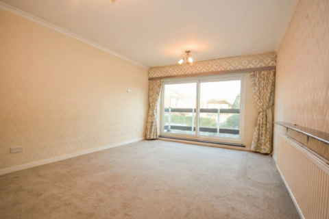 2 bedroom apartment to rent, Links View Court, Whitefield, M45 7HP