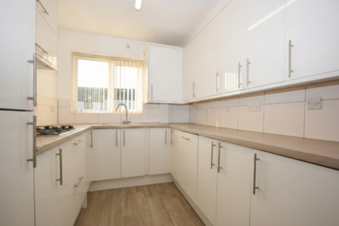 2 bedroom apartment to rent, Links View Court, Whitefield, M45 7HP