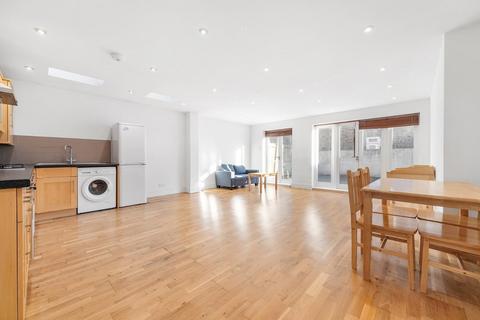 3 bedroom flat for sale, Sainfoin Road, London SW17