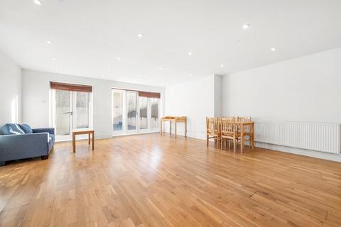 3 bedroom flat for sale, Sainfoin Road, London SW17