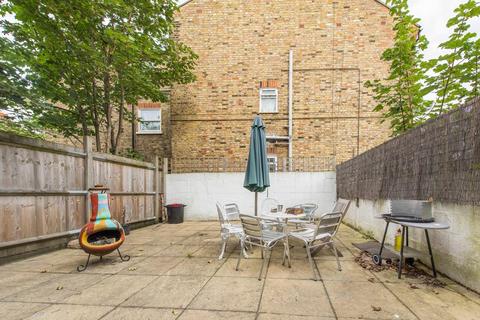 3 bedroom flat for sale, Sainfoin Road, London SW17