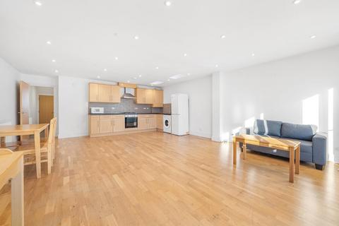 3 bedroom flat for sale, Sainfoin Road, London SW17